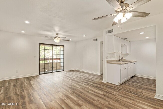 Building Photo - 3131 W Cochise Dr