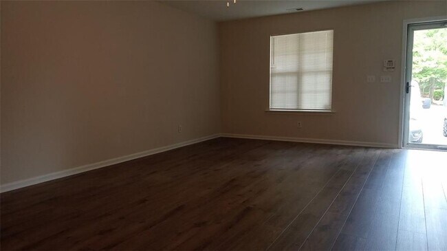 Building Photo - 755 Crestwell Cir