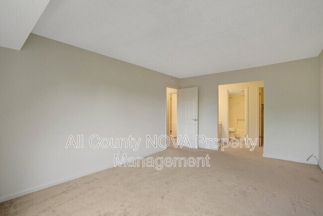 Building Photo - 3800 Powell Ln