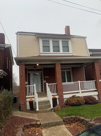 Building Photo - Beautiful Renovated 3/1.5 Home in Beechvie...