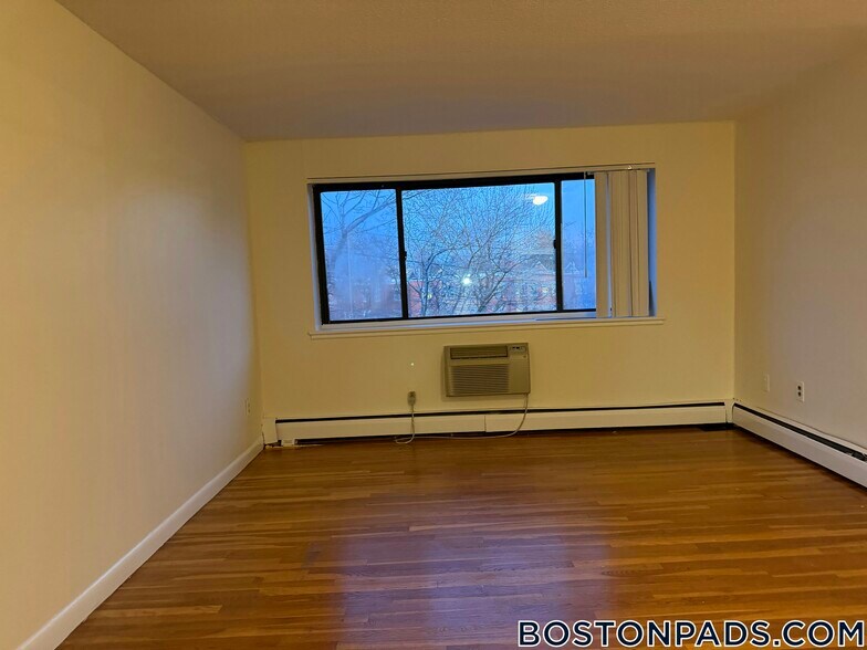 Building Photo - 122 Dustin St