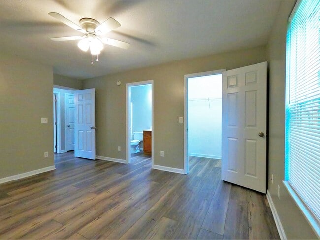 Building Photo - FOUNTAIN CITY: GROUND LEVEL 2 BEDROOM, 2 BATHROOM CONDO IN MAPLE CHASE