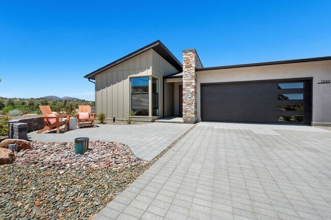 Building Photo - 1340 Rockwood Dr