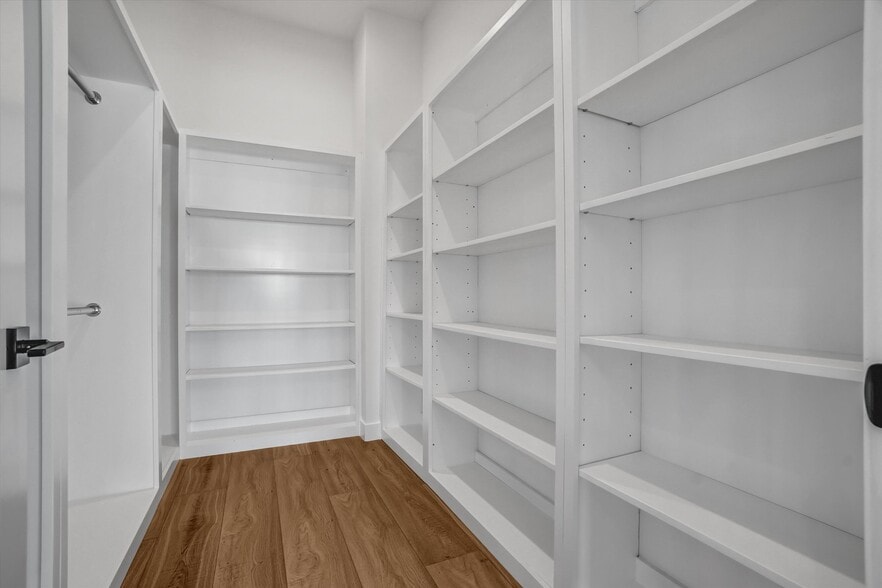 walk in closet - 2124 W 238th St