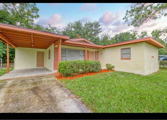 Building Photo - 2220 Eudine Dr W