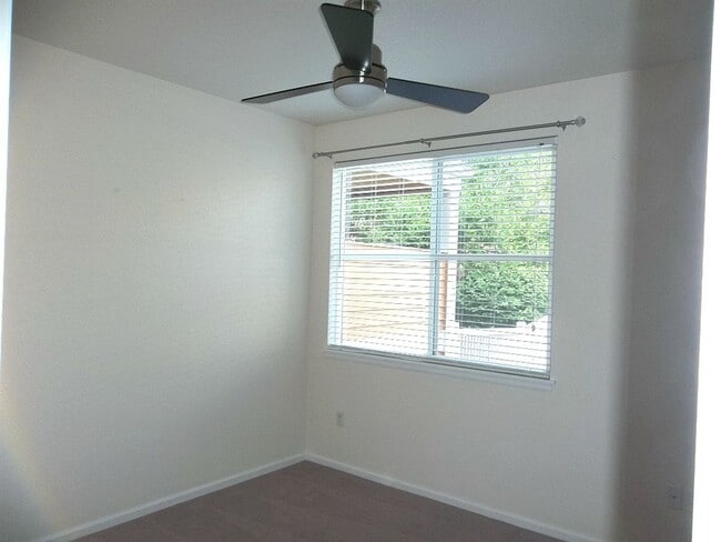 Building Photo - Enjoy Comfort and Convenience at Grays Peak Drive