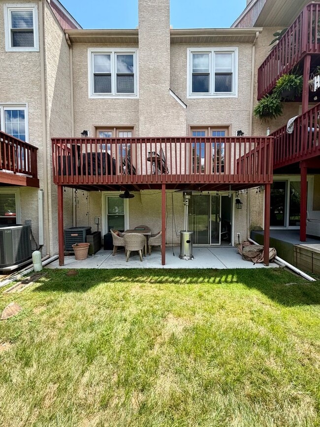 Building Photo - Stunning 3-Bedroom Townhome Nestled in Andorra Woods! Available mid-August!