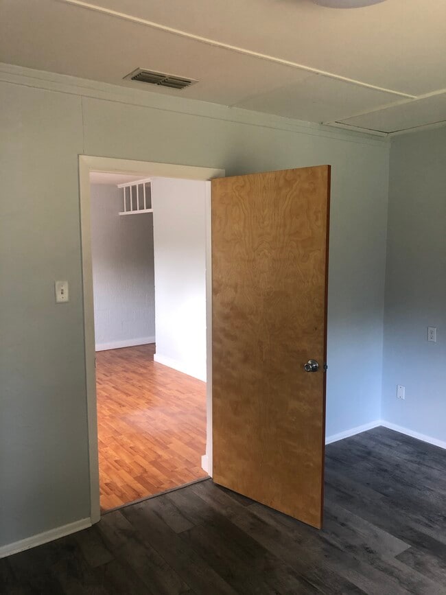 Building Photo - 157 N Rhodes St