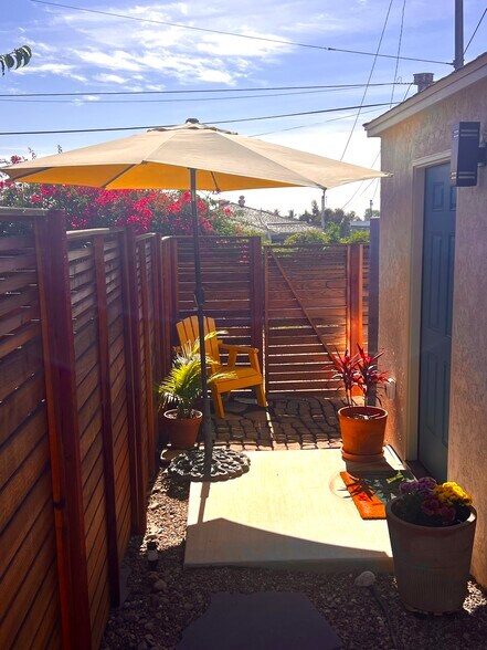 Building Photo - 5703 Adelaide Ave