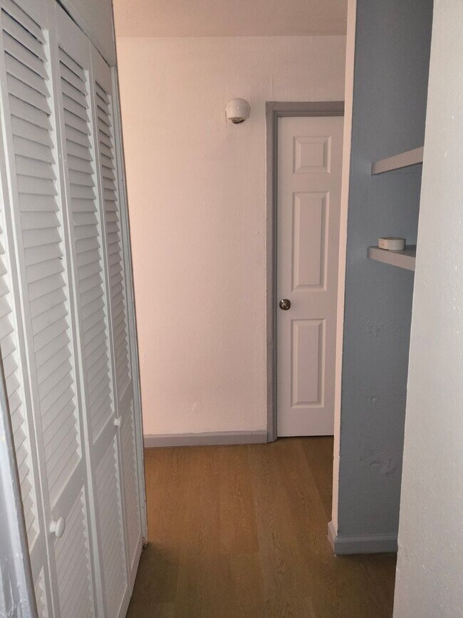 Building Photo - LIMITED TIME**NO APPLICATION FEE**1/2 OFF ...