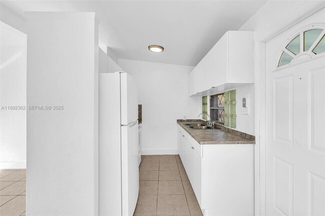 Building Photo - 137 NW 29th Ave