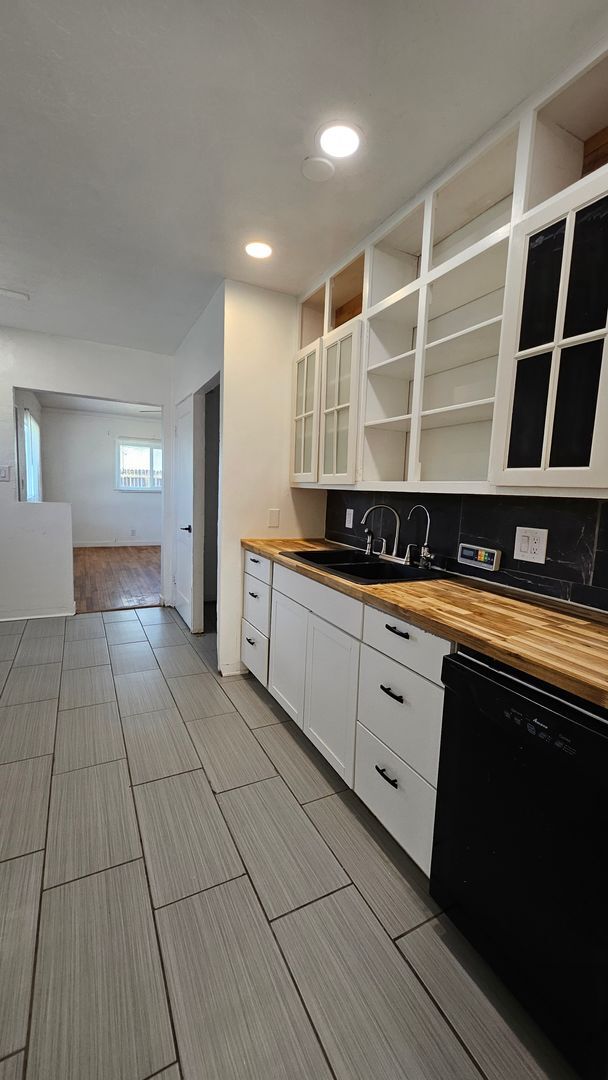 Building Photo - 2 Bed 1 bath