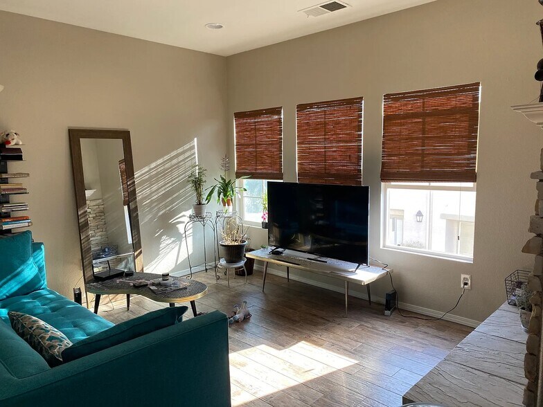 Building Photo - 36317 Antoinette Ln