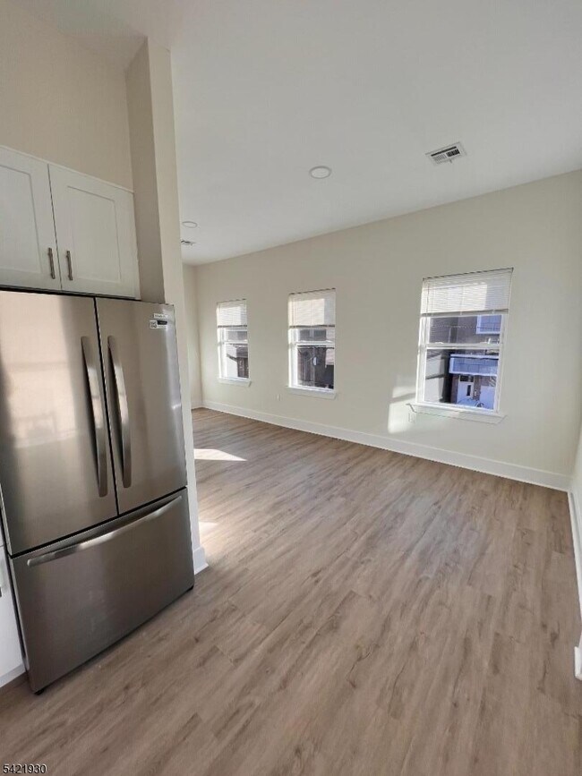 Building Photo - 70 69th St