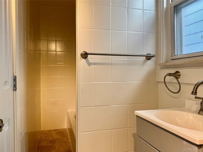 Building Photo - 134 N 7th Ave