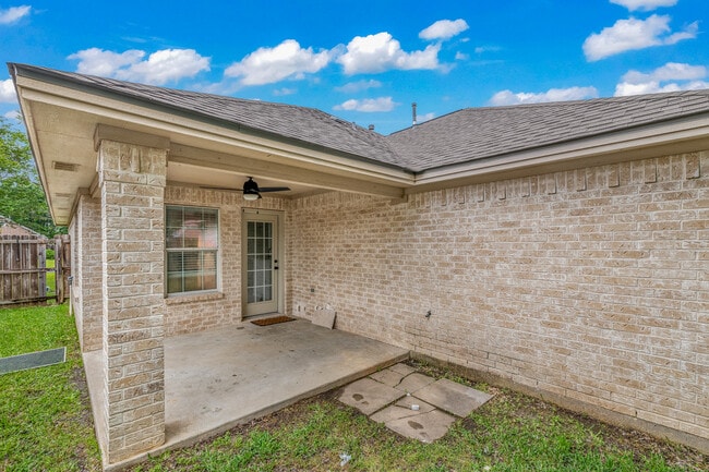 Backyard porch - 3710 Ardenne Ct