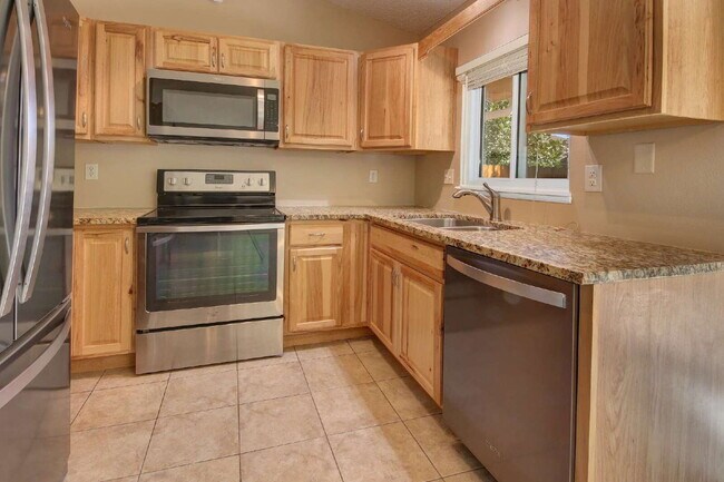 Building Photo - Charming Colorado Springs Rental in Top Ra...