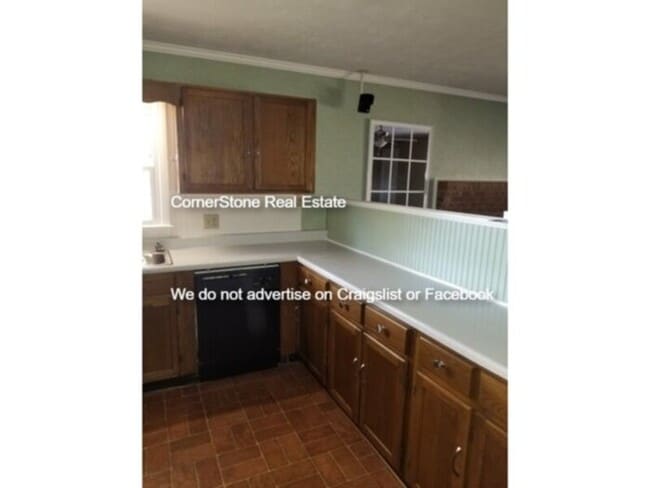 Building Photo - Ranch Style Home