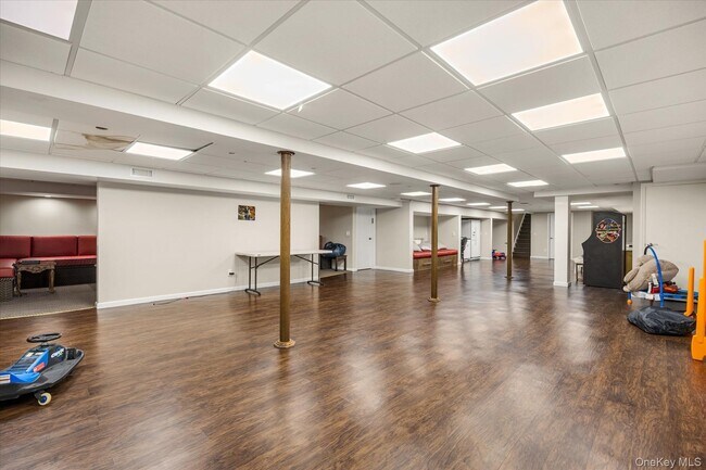 Building Photo - 11 Flower Ln