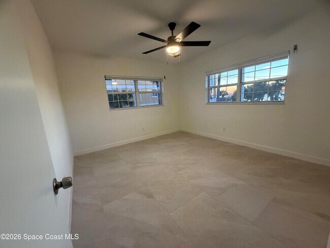 Building Photo - 154 Crescent Beach Dr