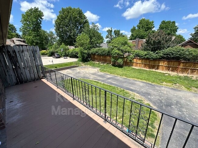 Building Photo - 209 NW Highland Ln