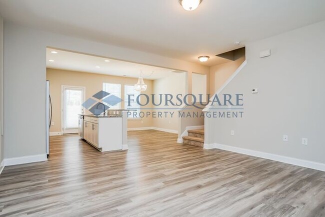Building Photo - Townhome | Back Patio with Privacy Fence |...