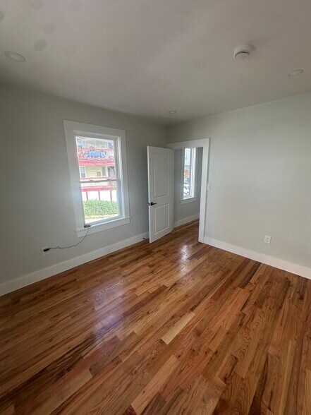 Building Photo - 4 Upham Ave