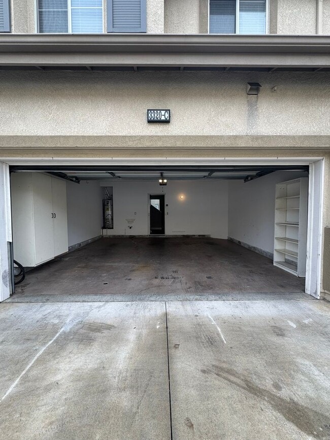 Building Photo - 3 Bed 2.5 Bath Townhome in Orange