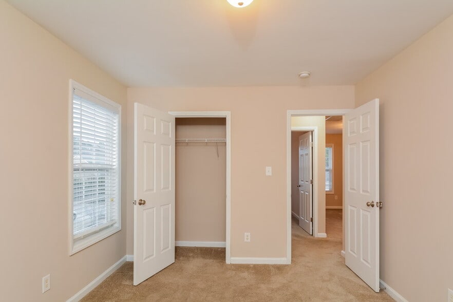 Building Photo - 4910 Little Bud Ln