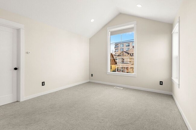 Building Photo - 4090 NE 6th Ave