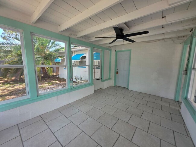 Building Photo - Marina District - 2 Bedroom 1 Bath