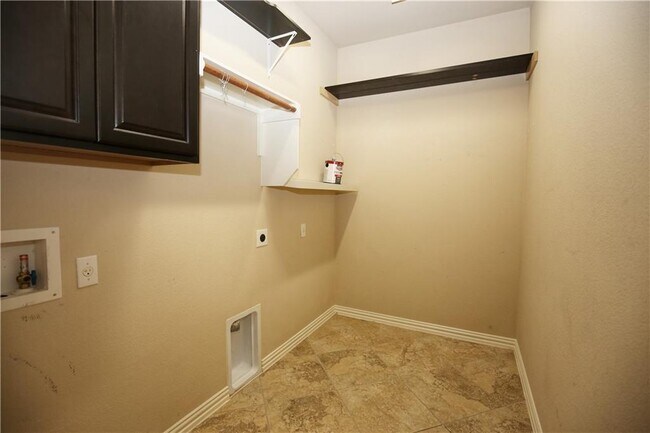 Building Photo - 2916 Dusty Chisolm Trail