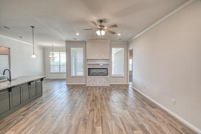Building Photo - Beautiful Home in Summit Lakes!