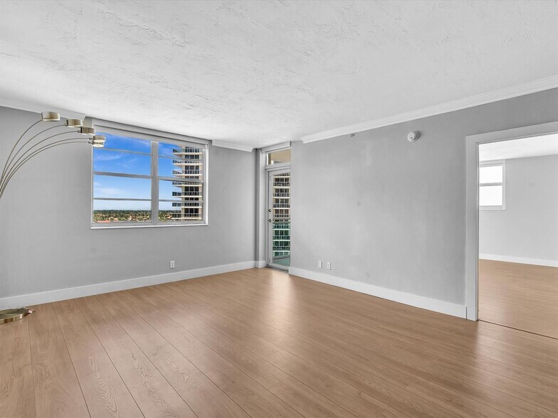 Building Photo - 3001 S Ocean Dr