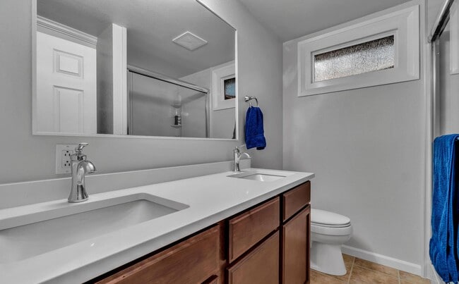 Building Photo - Hauser Lake View Home With Shop