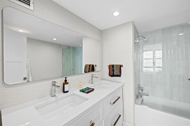 Building Photo - 2841 N Ocean Blvd