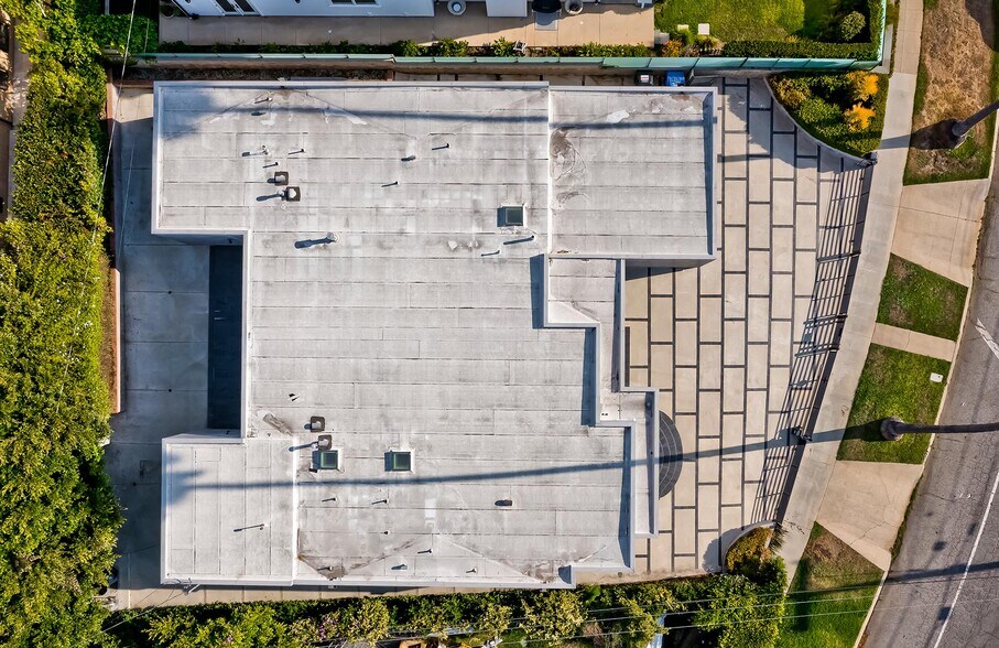 Building Photo - 12730 Montana Ave