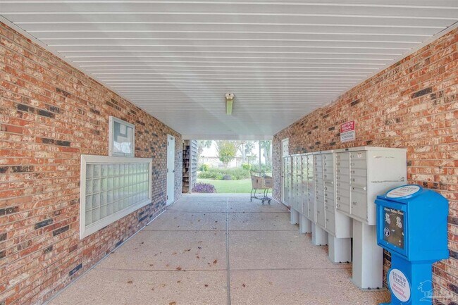 Building Photo - 710 Scenic Hwy