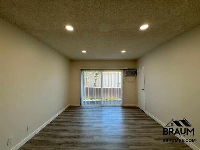 Primary Photo - 5433 Sepulveda Blvd