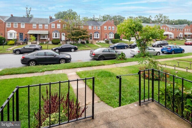 Building Photo - 1621 Thetford Rd