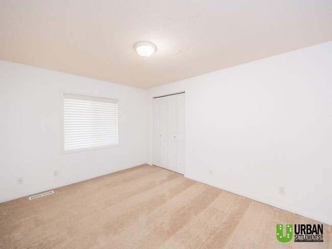 Building Photo - Spacious Glenrose Retreat | 3 Bed + Shop + Private Wooded Setting