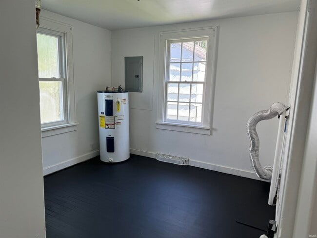 Building Photo - 2110 E Yale Ave