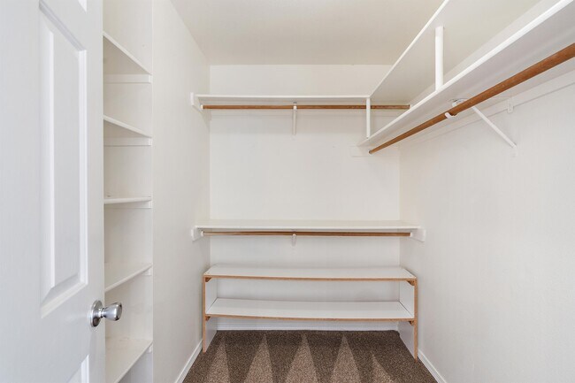 Building Photo - 1725 N Eagle Creek Way