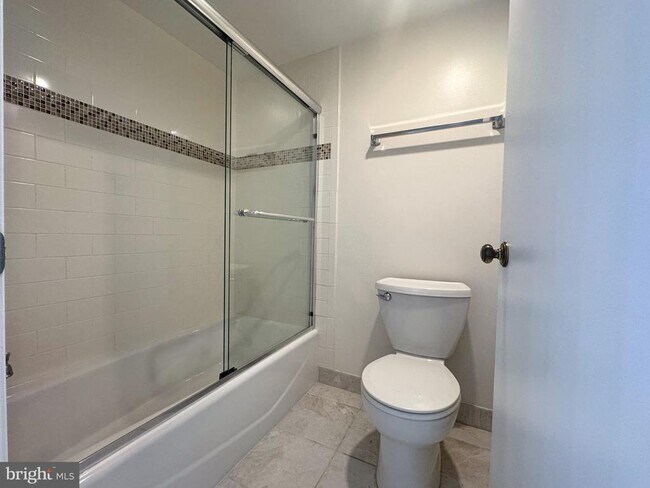 Building Photo - 15107 Interlachen Dr