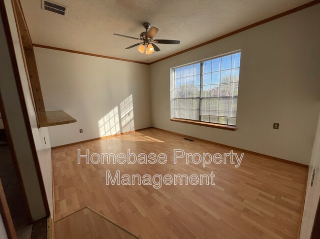 Building Photo - 2600 E Cliffside Dr