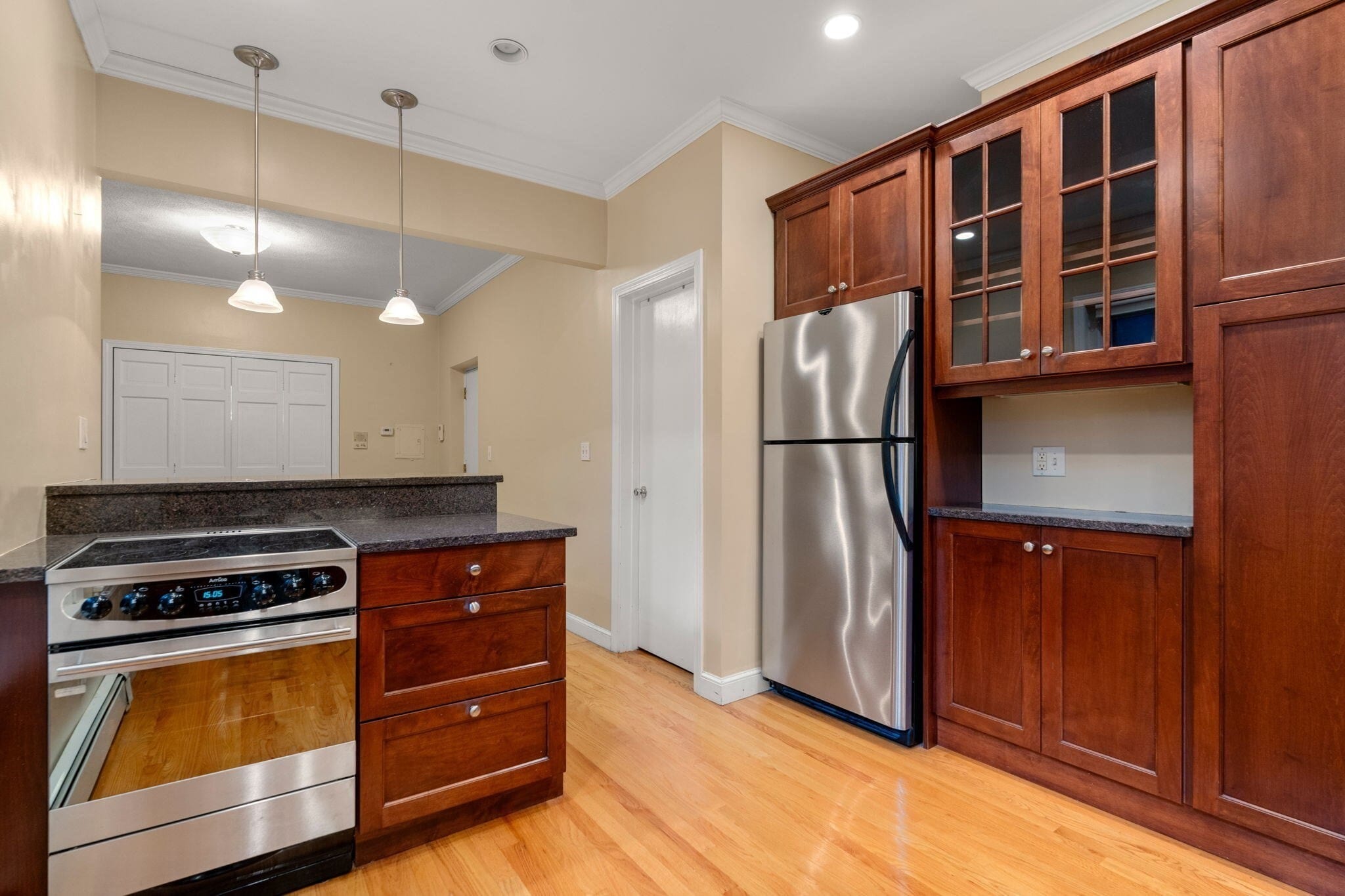 Building Photo - 43 Irving St