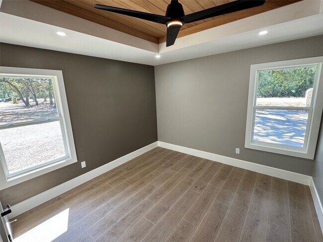 Building Photo - 12518 Mile Dr