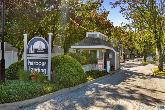 Building Photo - 85 Harbour Close