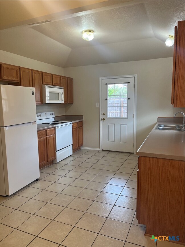 Building Photo - 1031 Helen Dr