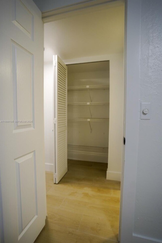 Building Photo - 530 SE 2nd Ave